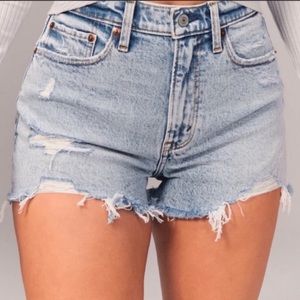 Abercrombie high rise 4” mom shorts